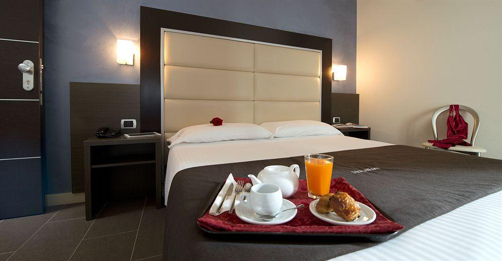 Hotel Five Milan Exterior photo