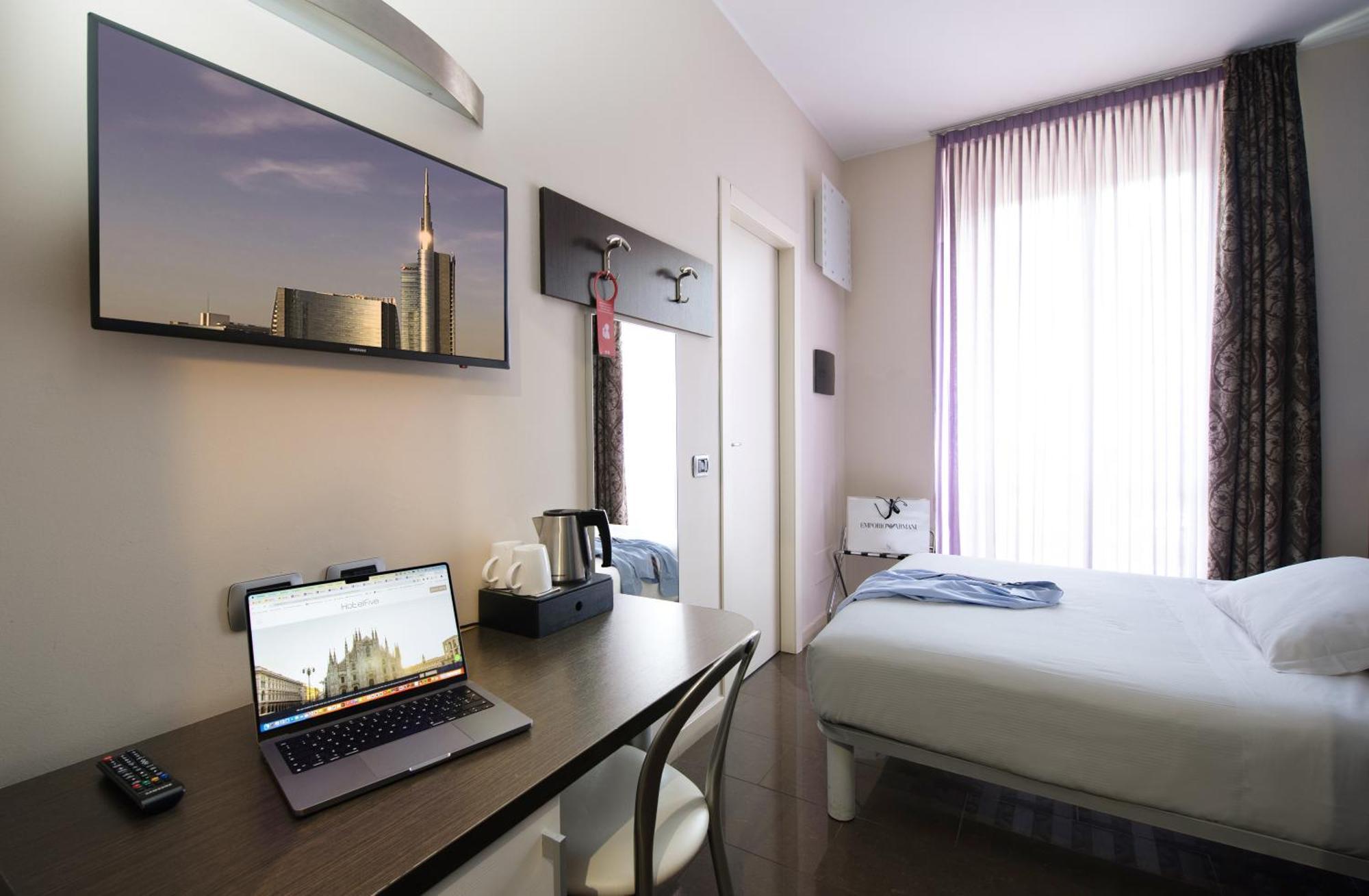 Hotel Five Milan Exterior photo